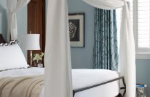 Современный дизайн спальной комнаты в светлых тонах